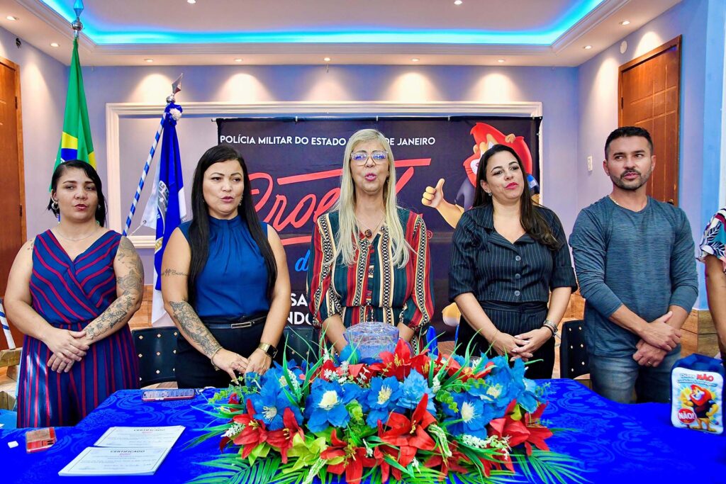 Proerd forma 58 alunos do 5º ano na escola municipal Tenente Walmor Lynch Valença