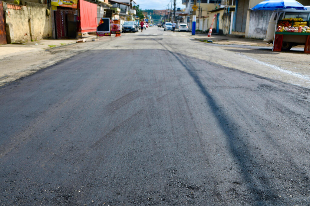 Prefeitura faz recapeamento em importante avenida de Heliópolis