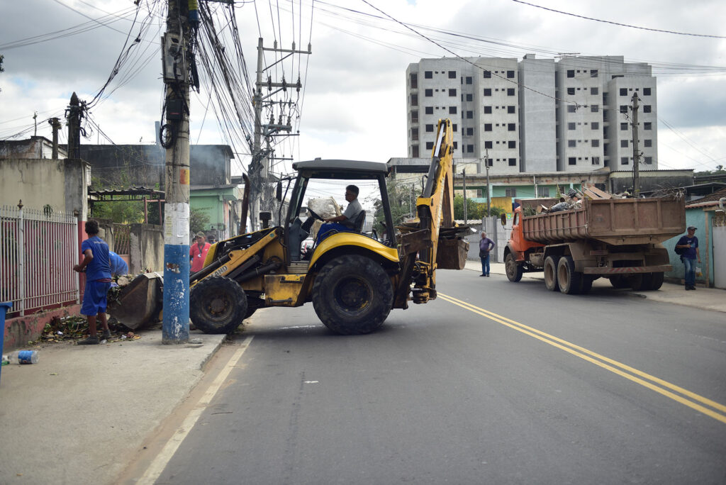 Prefeita de Belford roxo vai às ruas verificar os estragos feitos pela ventania