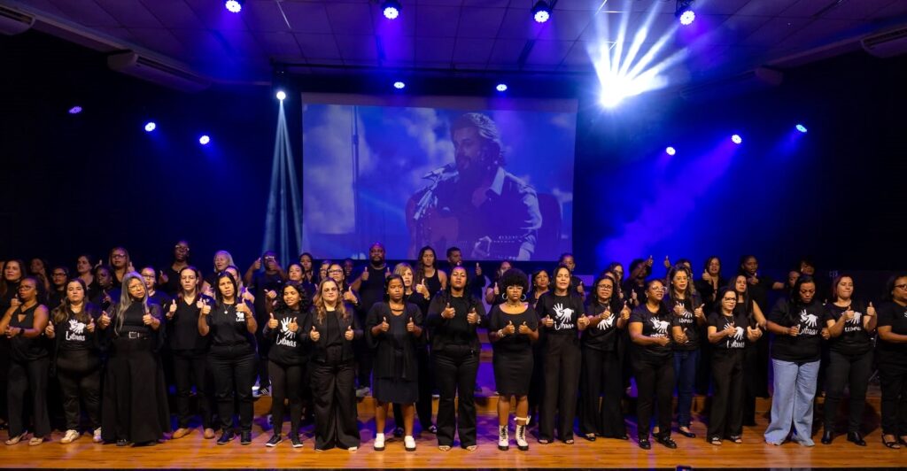 Secretaria Municipal de Educação promove cerimônia de formatura de 75 servidores no Curso de Libras – Língua Brasileira de Sinais