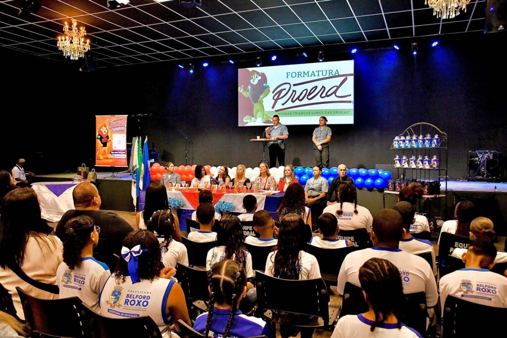 Proerd forma 183 alunos na Escola Municipal Tenente Mozart Pereira dos Santos