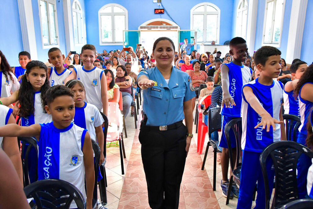 Proerd forma 58 alunos do 5º ano na escola municipal Tenente Walmor Lynch Valença