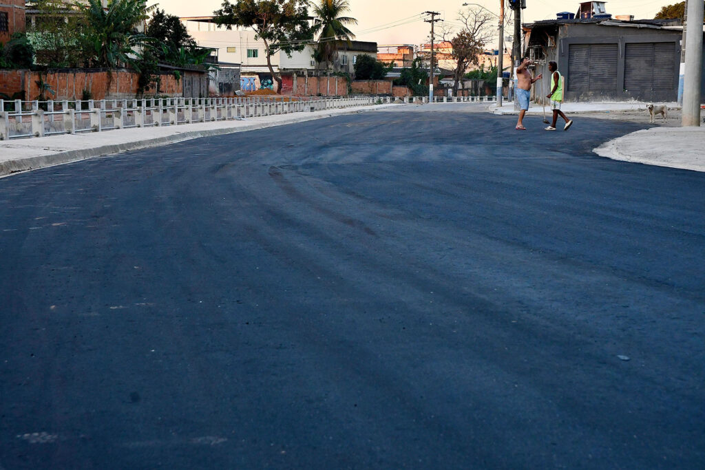 Piam e Avenida Automóvel Clube estão ficando de cara nova com obras de colocação de novo asfalto