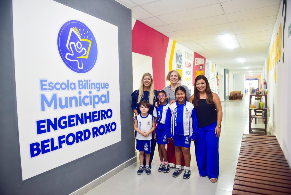 Secretária de Educação acompanha início das aulas de imersão ao inglês e reforço na nova Escola Municipal Bilíngue
