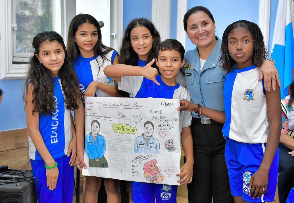 Proerd forma 58 alunos do 5º ano na escola municipal Tenente Walmor Lynch Valença