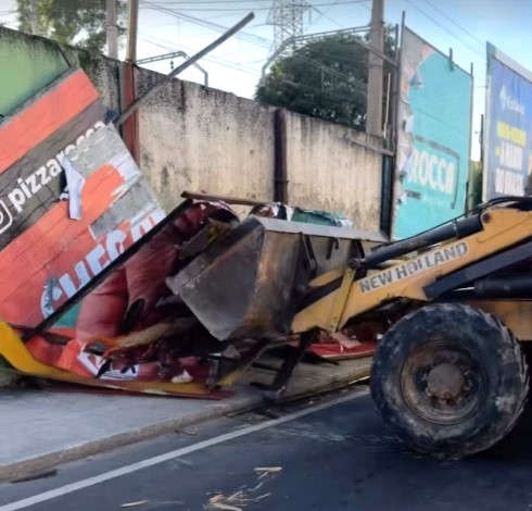 Prefeita de Belford roxo vai às ruas verificar os estragos feitos pela ventania