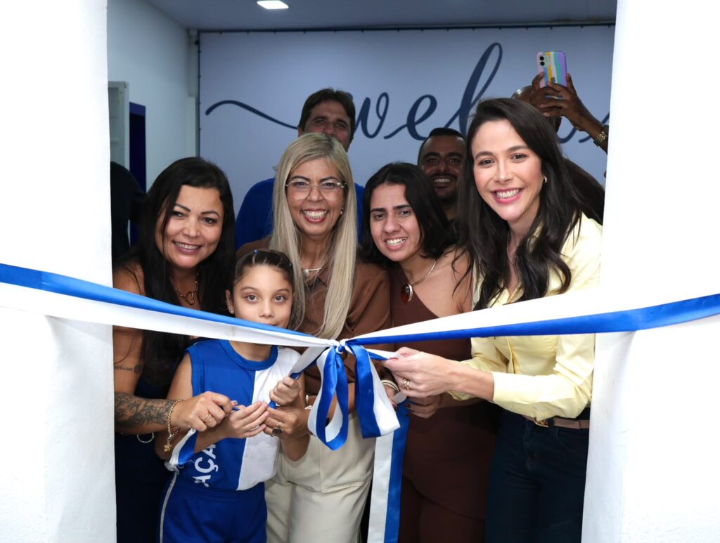 Prefeita Mariana Canella inaugura a 1ª Escola Municipal Bilíngue e Creche Pequenos Heróis com funcionamento até 22h em Belford Roxo