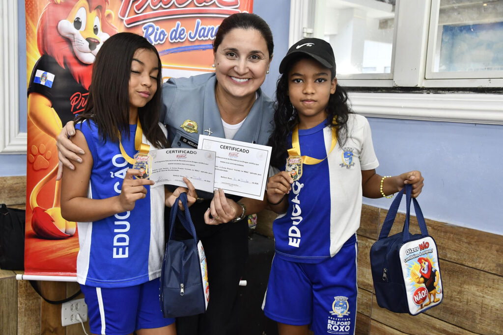 Proerd forma 58 alunos do 5º ano na escola municipal Tenente Walmor Lynch Valença