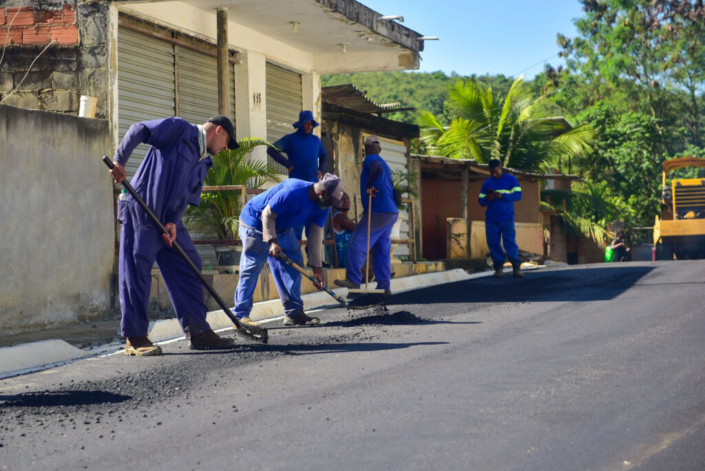 Obras de pavimentação, urbanização e novo asfalto transformam a Vila Cláudia e recebe elogios de moradores com os avanços no dia a dia