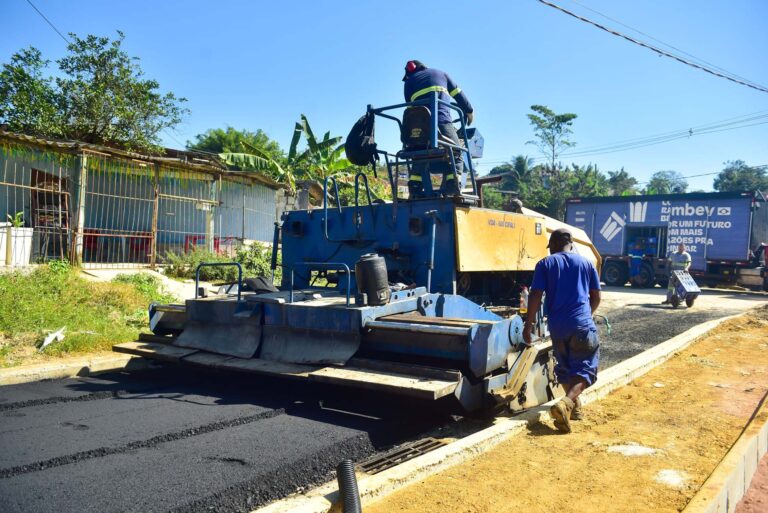 Obras de pavimentação, urbanização e novo asfalto transformam a Vila Cláudia e recebe elogios de moradores com os avanços no dia a dia