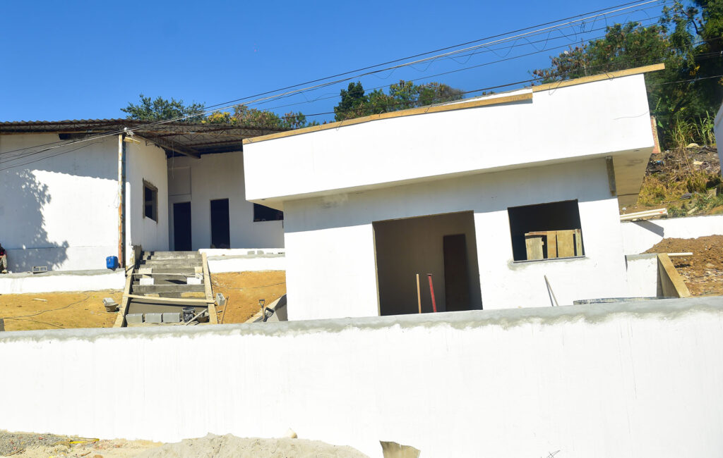 Obras de pavimentação, urbanização e novo asfalto transformam a Vila Cláudia e recebe elogios de moradores com os avanços no dia a dia