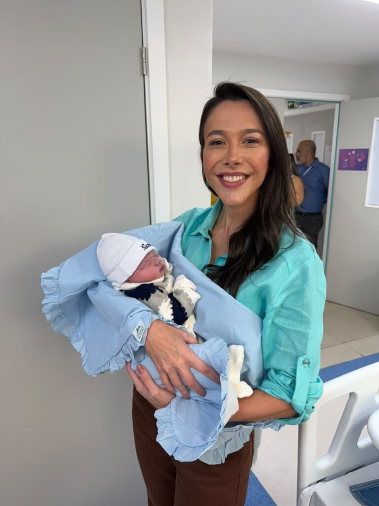 Prefeita Mariana Canella visita o milésimo bebê nascido na Maternidade Municipal de Belford Roxo