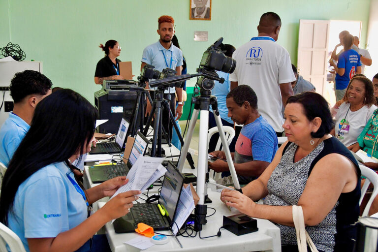 Ação Social Integrada atrai milhares de moradores em Heliópolis e conta com parceria do Programa ‘RJ Para Todos’