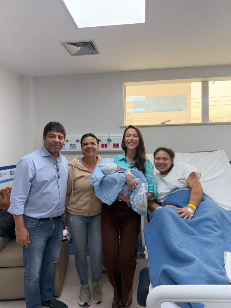 Prefeita Mariana Canella visita o milésimo bebê nascido na Maternidade Municipal de Belford Roxo