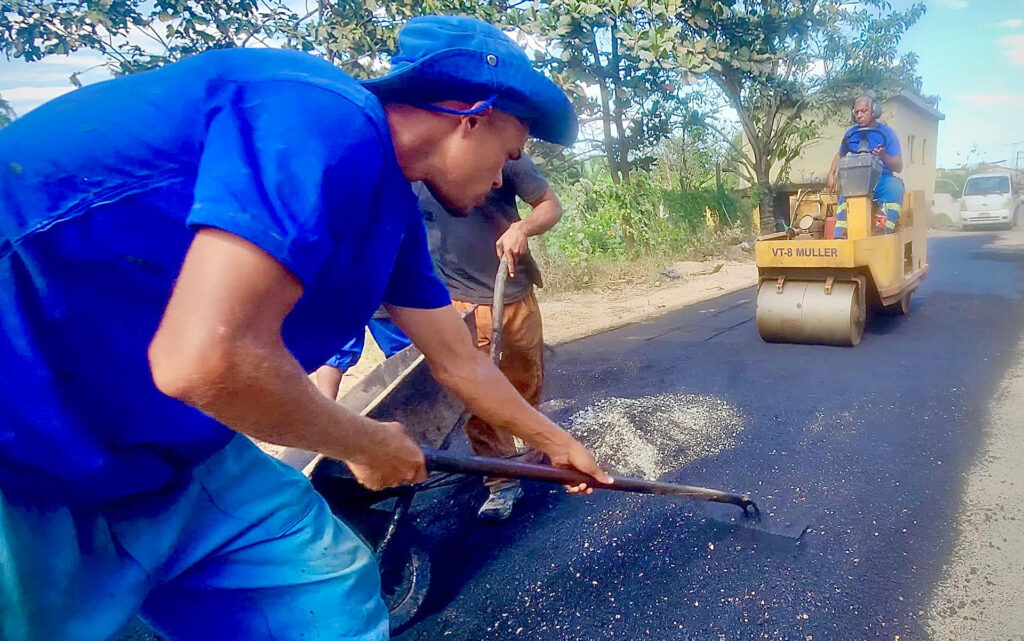 Prefeitura de Belford Roxo realiza obras de colocação de novo asfalto na Estrada Xerém no Recantus