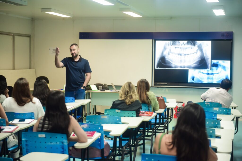 Superintendência de Odontologia promove capacitação para cirurgiões-dentistas da rede municipal de Saúde