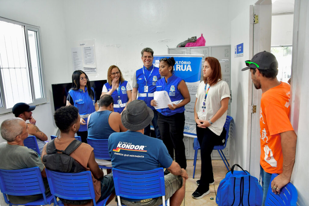Almoço, exibição de filme e karaokê marcam Dia Nacional de Luta da População de Rua em Belford Roxo