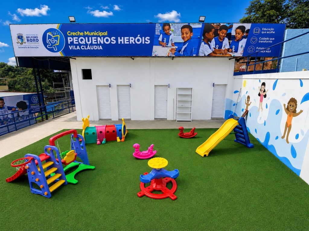 Inauguração da Creche Pequenos Heróis Vila Cláudia, entrega de ruas asfaltadas, praça e campo de grama sintética