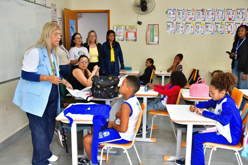 Escola Municipal Priscila Bouças Villanova recebe projeto ‘Laços Que Acolhem’ da Secretaria de Educação