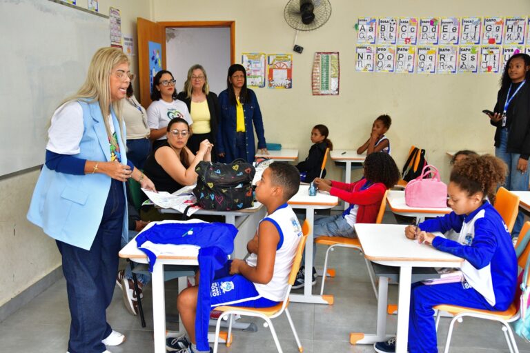 Escola Municipal Priscila Bouças Villanova recebe projeto ‘Laços Que Acolhem’ da Secretaria de Educação