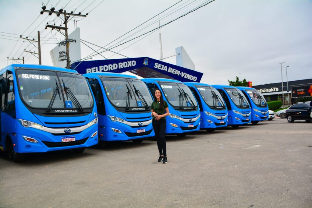 Prefeita Mariana Canella entrega oito ônibus para reforçar a frota do Programa Tarifa Zero
