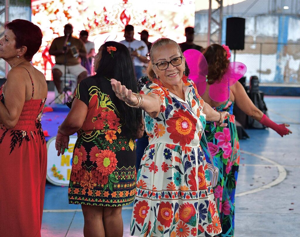 Baile da Terceira Idade de Belford Roxo elege Rainha da Primavera