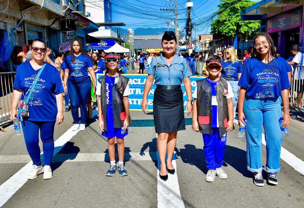 Quarto dia de desfile em Heliópolis reúne três mil alunos