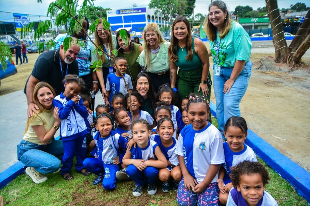 Prefeita Mariana Canella e Secretária de Meio Ambiente lançam Projeto Bosque Escola com plantio de mudas com alunos