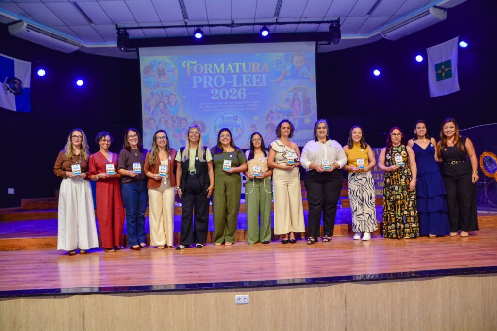 Secretaria Municipal de Educação realiza cerimônia de formatura de 378 professores do ProLEEI em Belford Roxo