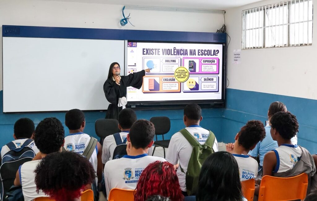 Escola Municipal Nossa Senhora de Fátima e Ciep Vinícius de Moraes recebem o Programa Rio Lilás do TJ/RJ de prevenção à violência doméstica e contra a mulher