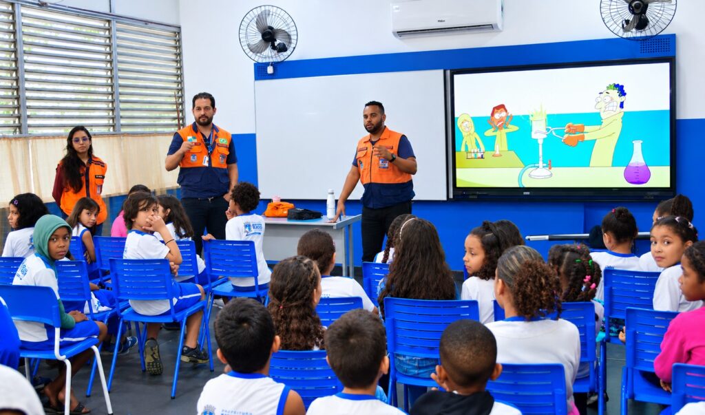 Defesa Civil de Belford Roxo realiza exercício simulado de evacuação no CIEP Municipalizado 074 Casemiro Meirelles