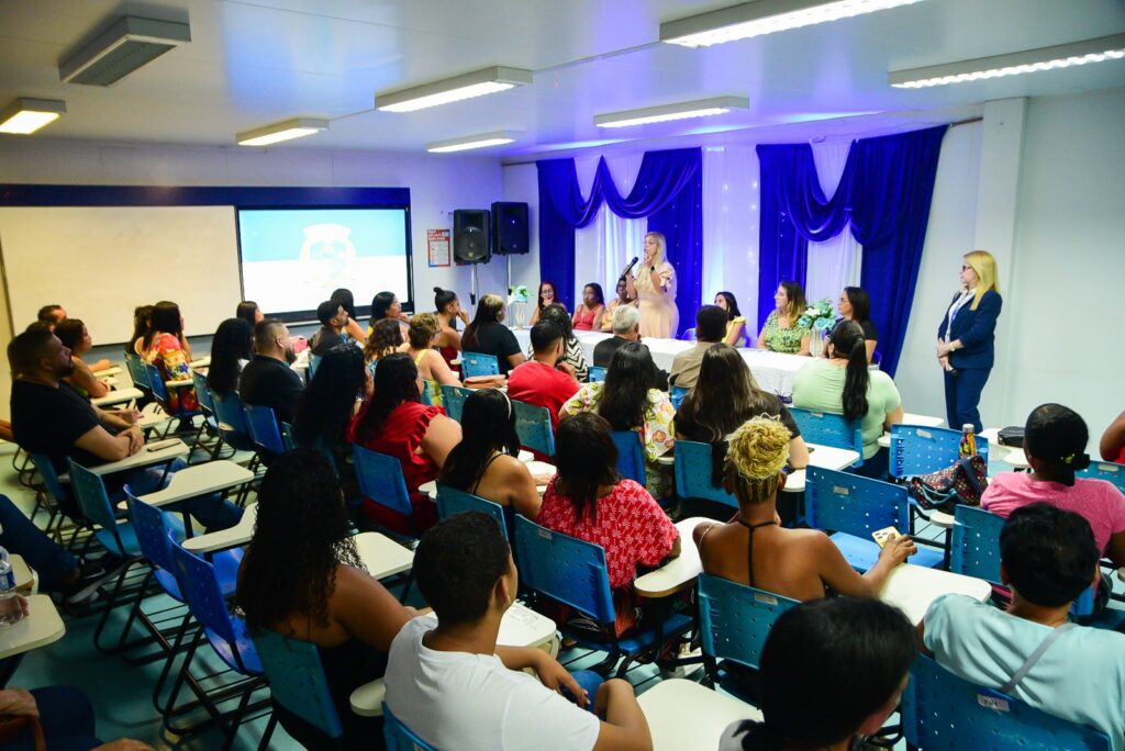 Secretaria Municipal de Educação realiza formatura da primeira turma do Programa Brasil Alfabetizado em Belford Roxo