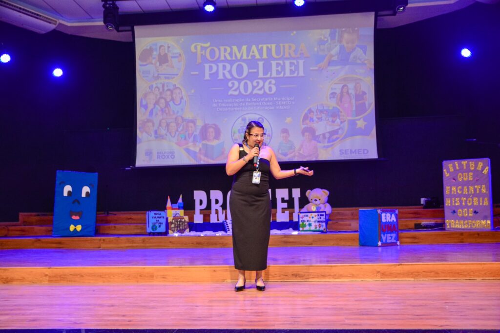 Secretaria Municipal de Educação realiza cerimônia de formatura de 378 professores do ProLEEI em Belford Roxo