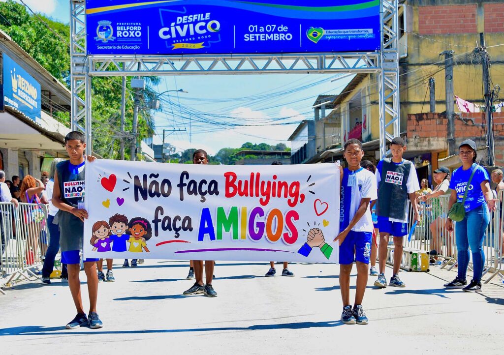 Estrada Aníbal da Mota recebe terceiro dia do Desfile Cívico de Belford Roxo no Parque São José