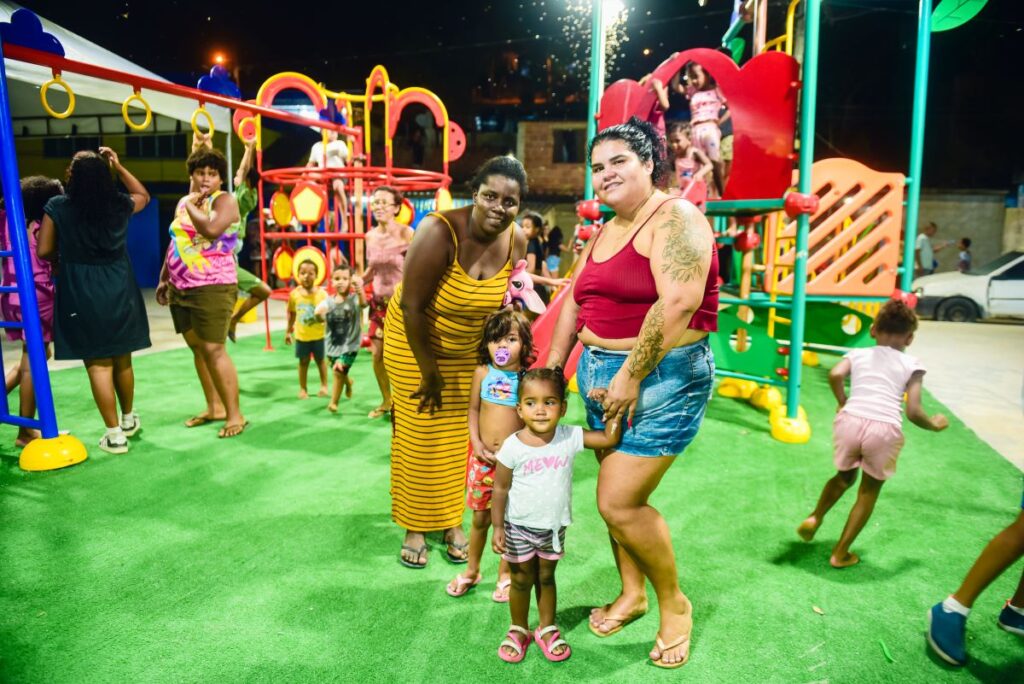 Prefeita Mariana Canella inaugura Creche Pequenos Heróis, campo, praça e a primeira etapa de pavimentação de ruas em Vila Cláudia