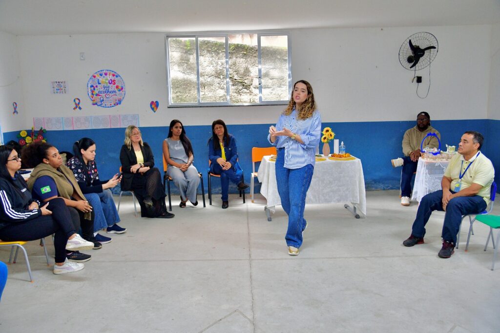 Escola Municipal Priscila Bouças Villanova recebe projeto ‘Laços Que Acolhem’ da Secretaria de Educação