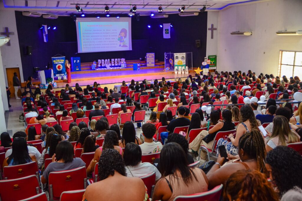 Secretaria Municipal de Educação realiza cerimônia de formatura de 378 professores do ProLEEI em Belford Roxo