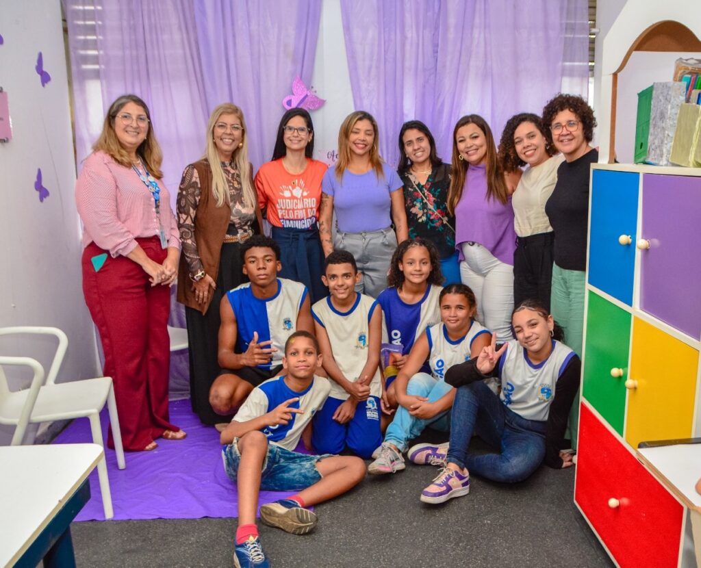 Escola Municipal Nossa Senhora de Fátima e Ciep Vinícius de Moraes recebem o Programa Rio Lilás do TJ/RJ de prevenção à violência doméstica e contra a mulher