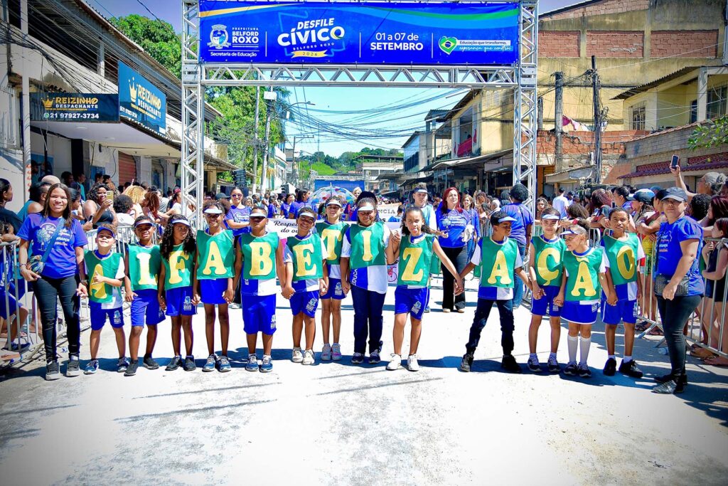 Estrada Aníbal da Mota recebe terceiro dia do Desfile Cívico de Belford Roxo no Parque São José