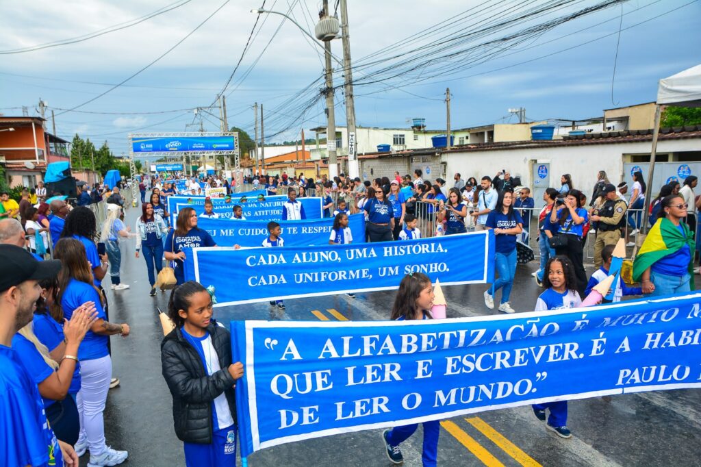 Belford Roxo encerra Desfiles Cívicos de 2026 com 1.752 alunos e 15 escolas no Sargento Roncalli