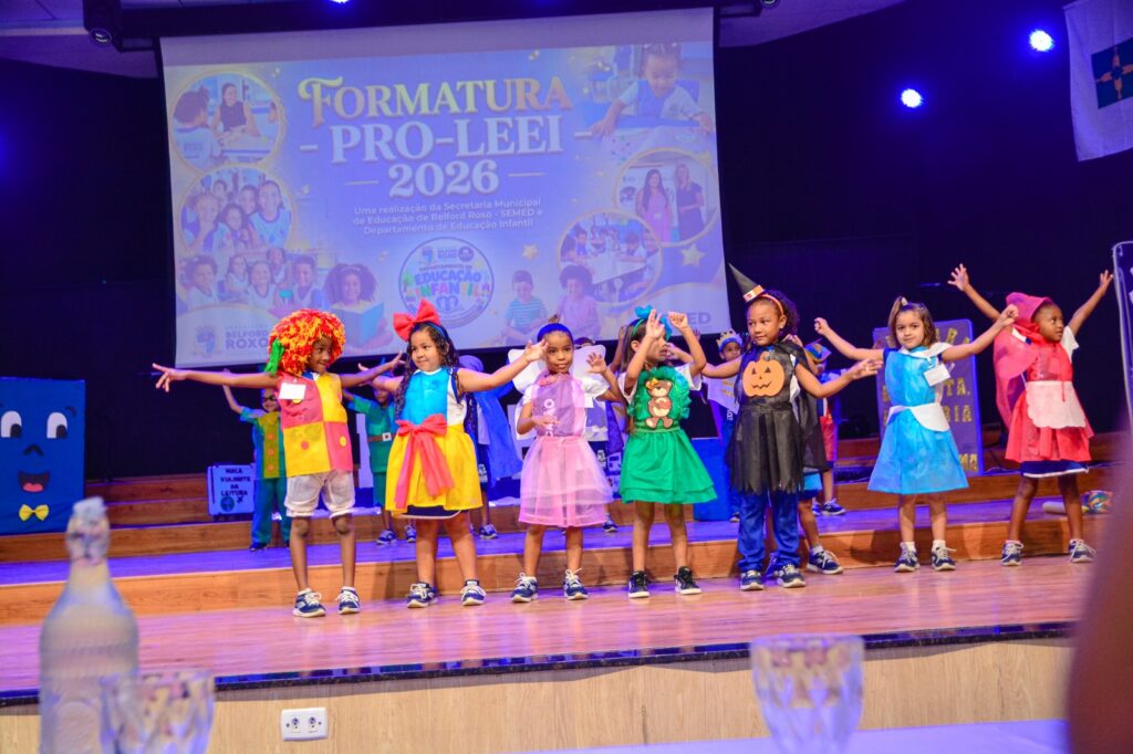 Secretaria Municipal de Educação realiza cerimônia de formatura de 378 professores do ProLEEI em Belford Roxo