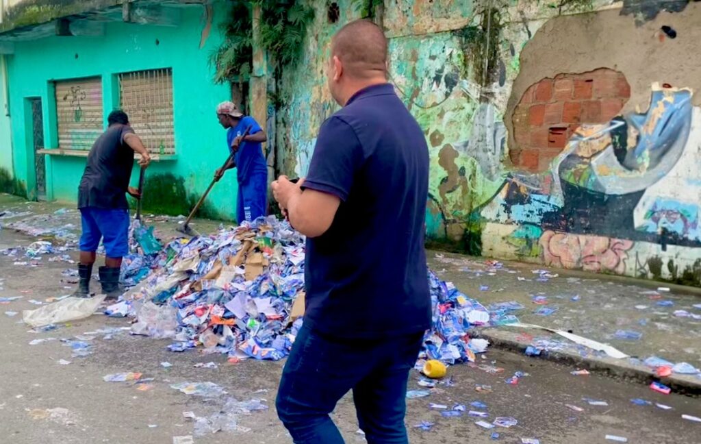 Prefeitura de Belford Roxo realiza mutirão de limpeza nas vias públicas após eleições