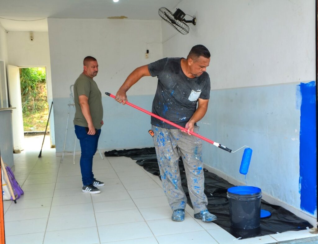 Prefeitura realiza ações de limpeza, pintura e revitalização da Unidade de Saúde da Família (USF) e do CEO do Barro Vermelho