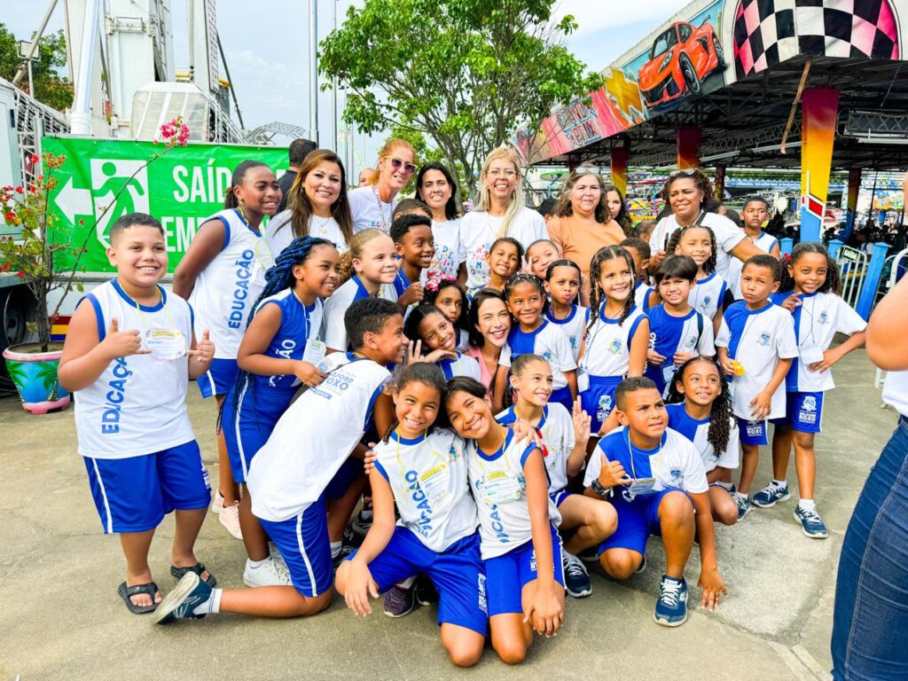 ‘Dia de Parque’ proporciona diversão e alegria para alunos de Belford Roxo em parque de diversões