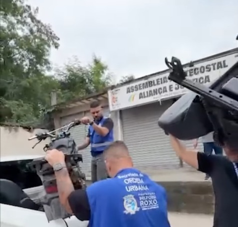 Companhia de Drones de Belford Roxo auxilia PM na prisão de criminosos no Shangrilá e a DRE-BF no desmanche de carros em Santa Teresa