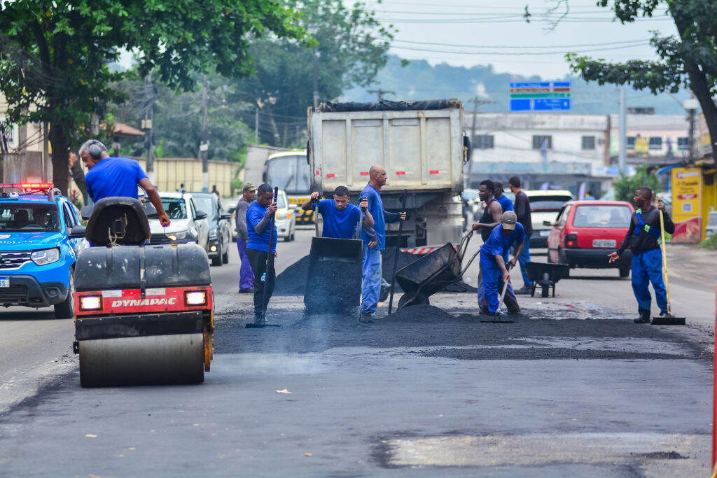 Prefeitura realiza aplicação de novo asfalto na Avenida  Joaquim da Costa Lima em Santa Amélia
