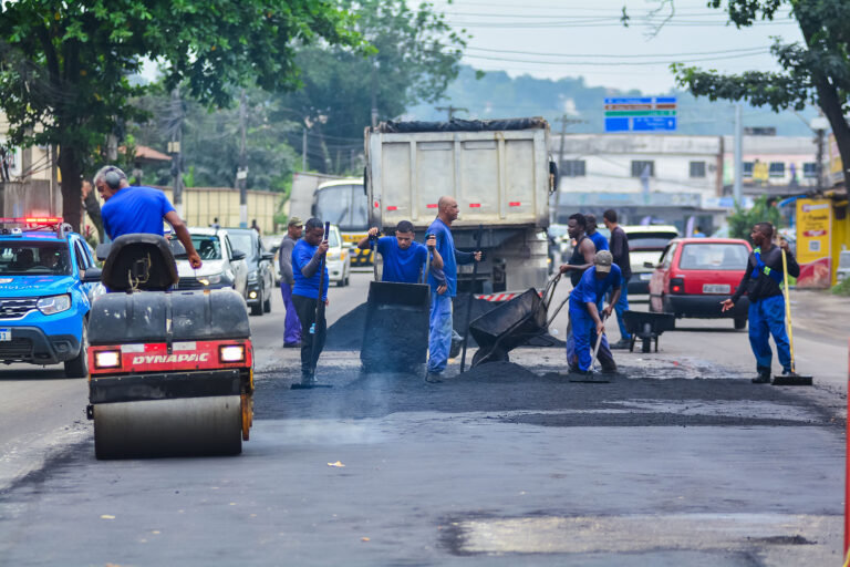 Prefeitura realiza aplicação de novo asfalto na Avenida Joaquim da Costa Lima em Santa Amélia