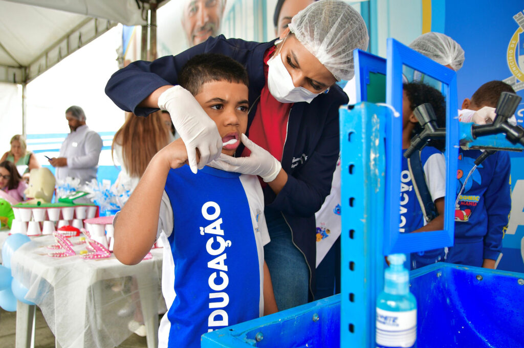 Belford Roxo leva orientações de saúde bucal a crianças e famílias no Neuza Brizola