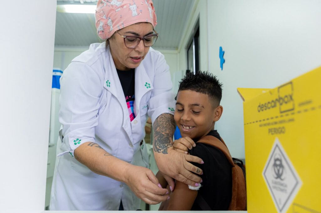 Belford Roxo realiza ação de vacinação na Praça de Heliópolis