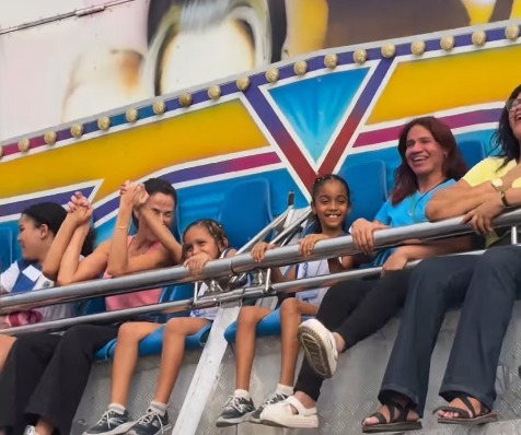 ‘Dia de Parque’ proporciona diversão e alegria para alunos de Belford Roxo em parque de diversões